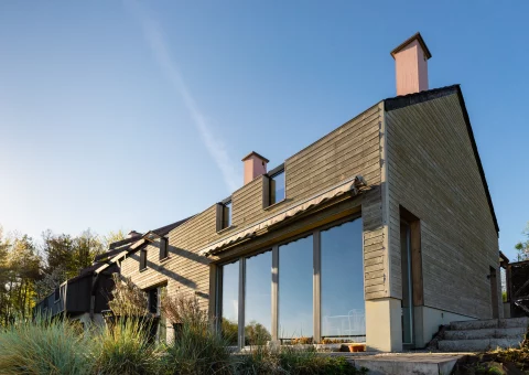 photo-1525076244739-73fddefacc38